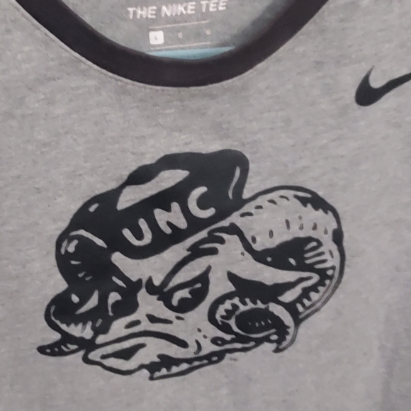 Size large Nike UNC Tarheel tee - Picture 3 of 5